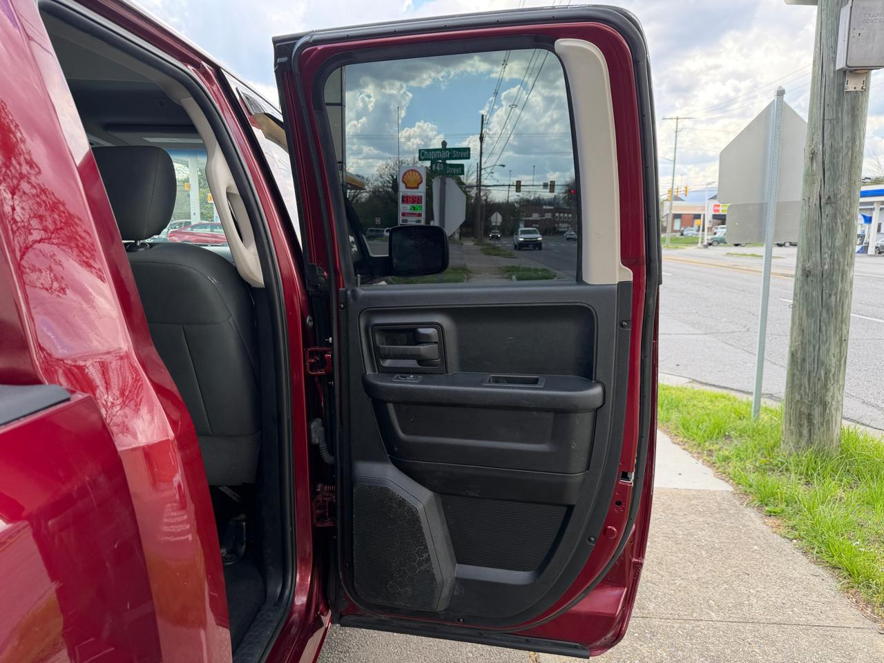 RAM 1500 Tradesman Quad Cab 4WD 2018