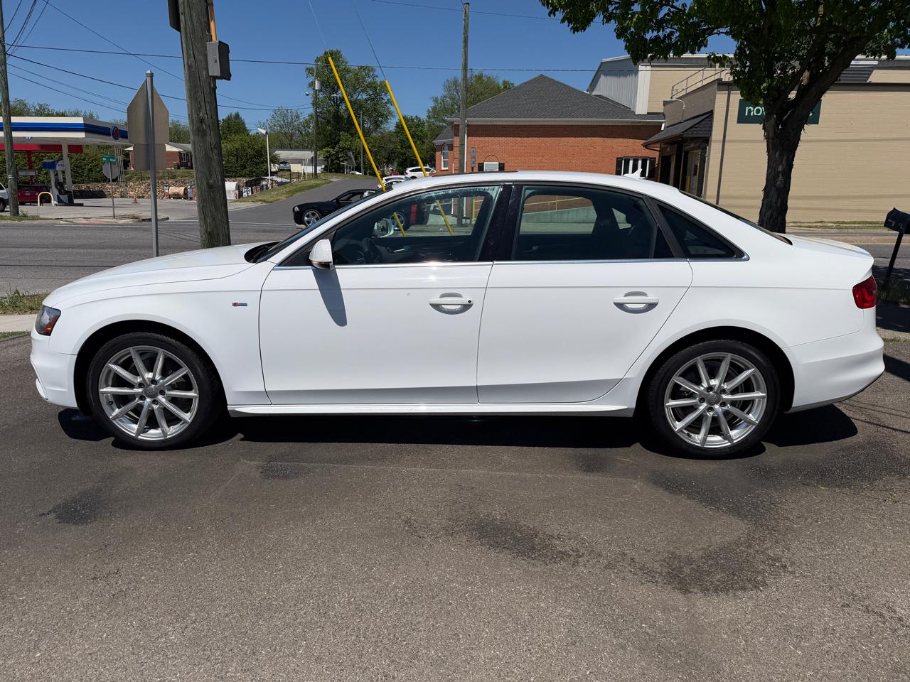 Audi A4 2.0T Sedan quattro Tiptronic 2015