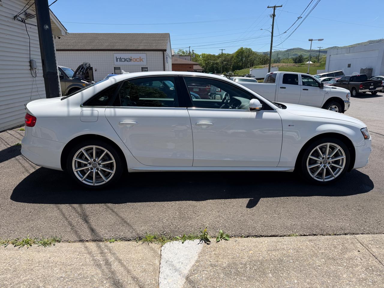Audi A4 2.0T Sedan quattro Tiptronic 2015