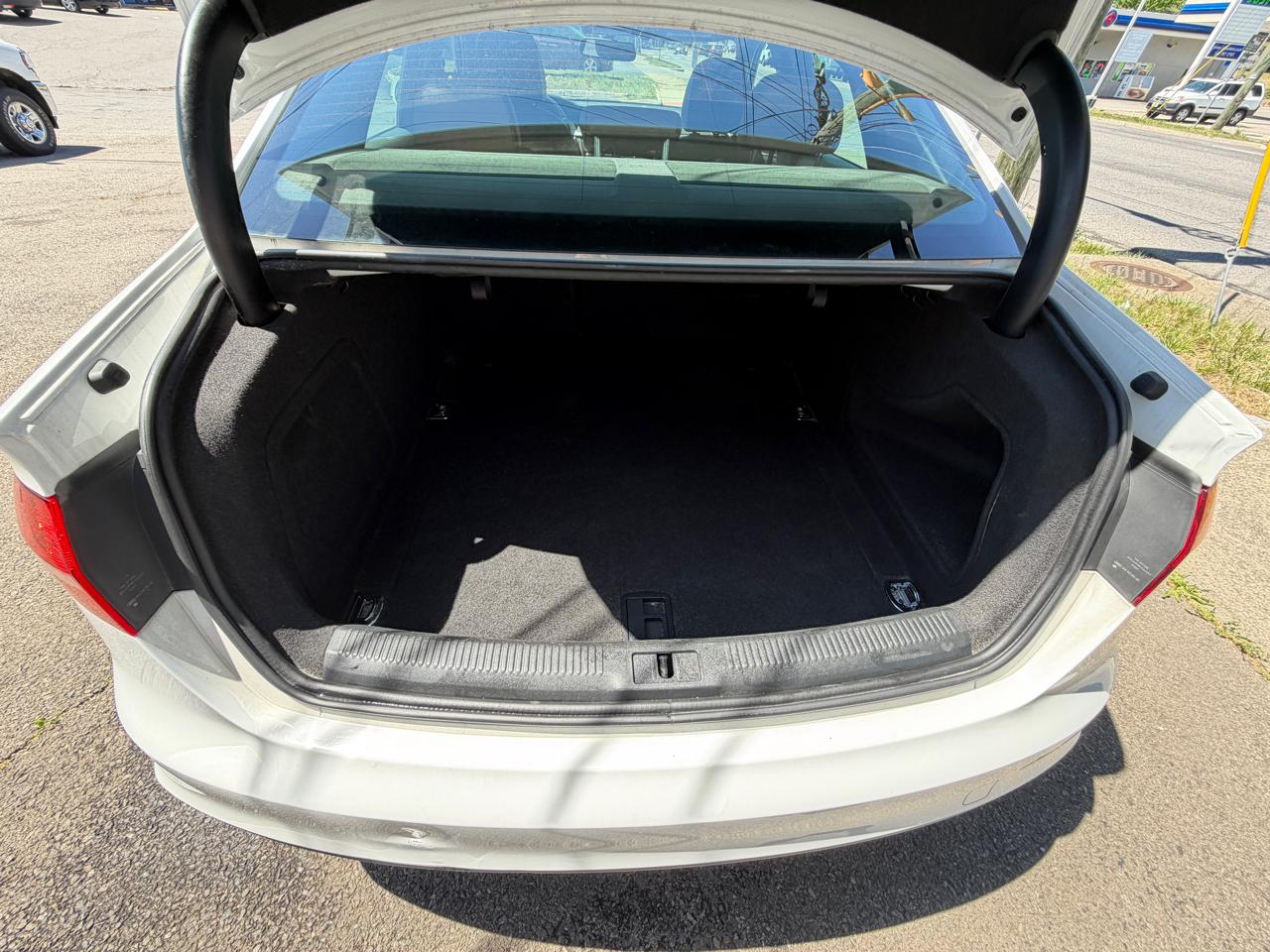 Audi A4 2.0T Sedan quattro Tiptronic 2015