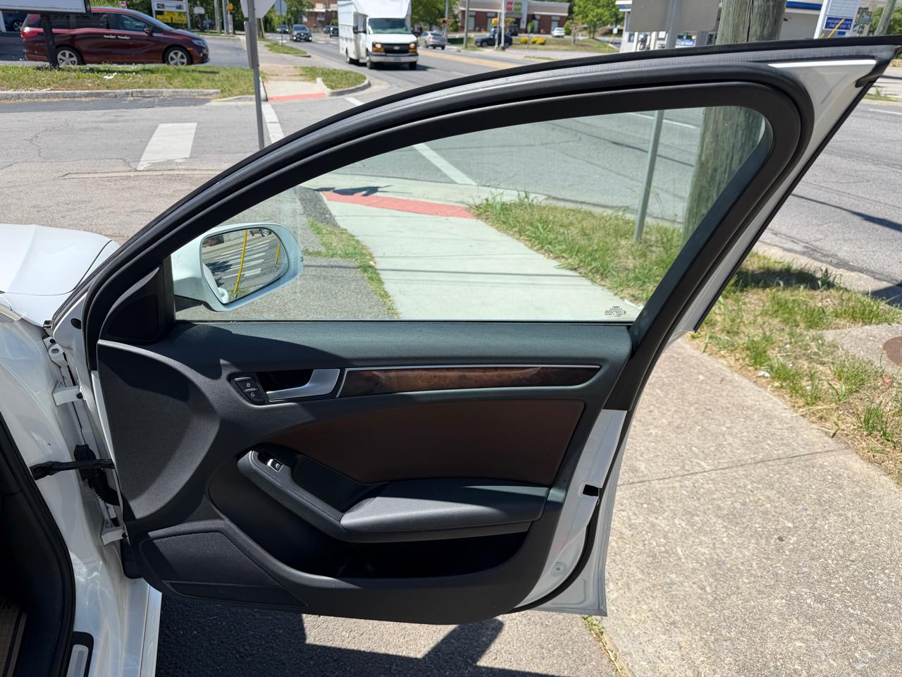 Audi A4 2.0T Sedan quattro Tiptronic 2015