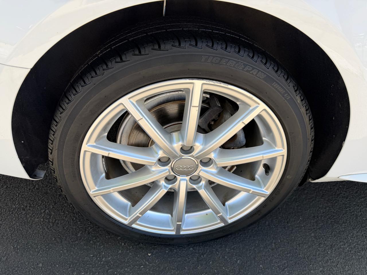 Audi A4 2.0T Sedan quattro Tiptronic 2015