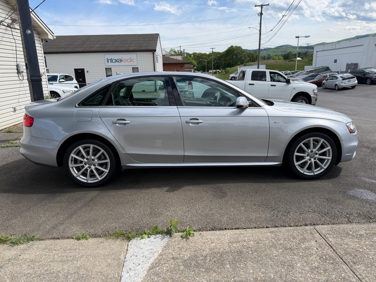 Audi A4 2.0 T Sedan FrontTrak Multitronic 2015