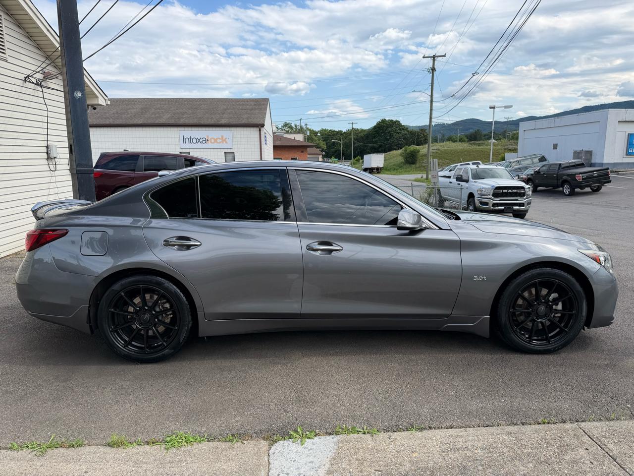 Infiniti Q50 3.0t LUXE RWD 2018