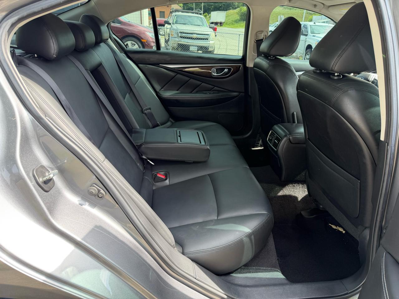 Infiniti Q50 3.0t LUXE RWD 2018