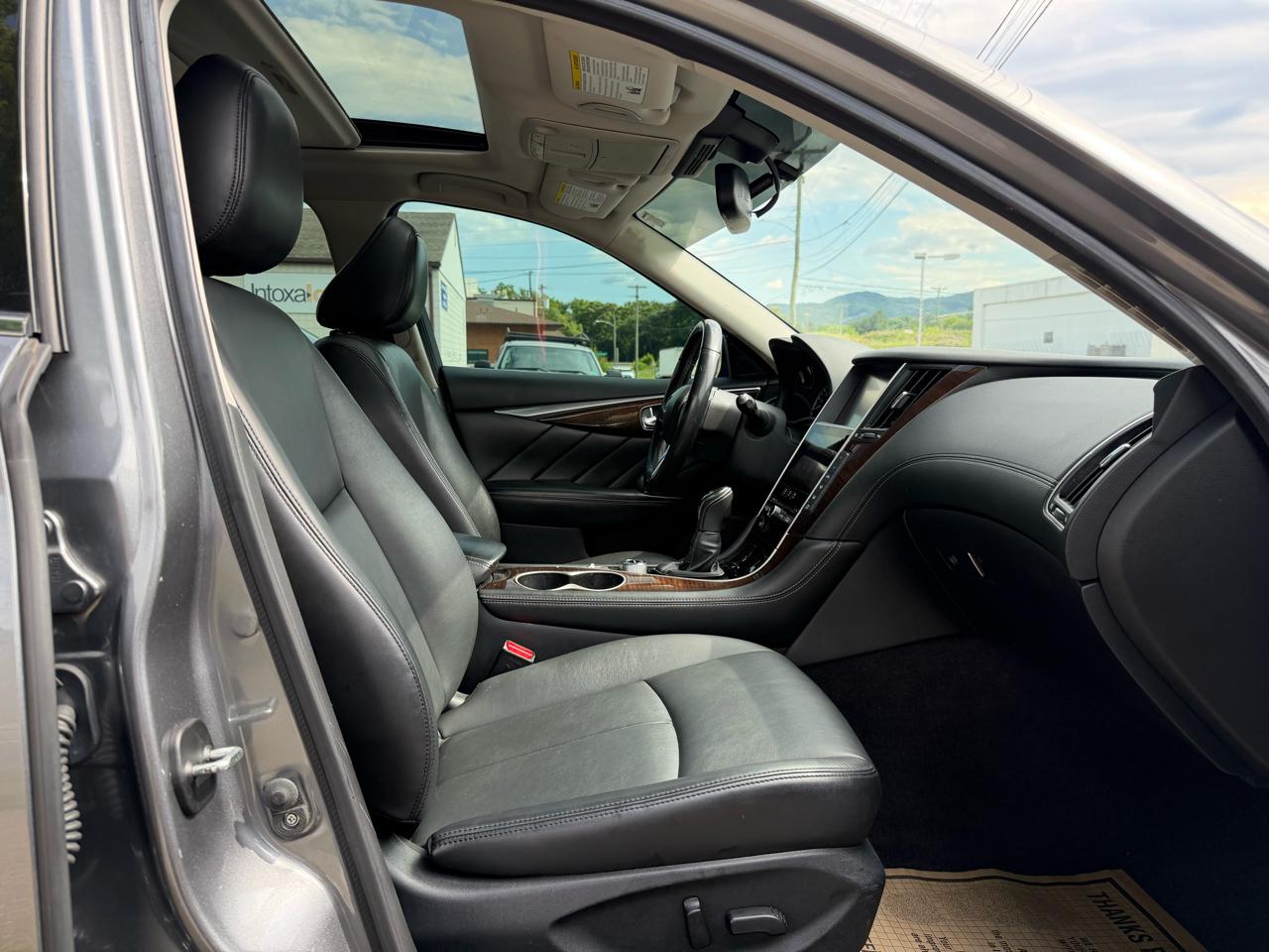 Infiniti Q50 3.0t LUXE RWD 2018