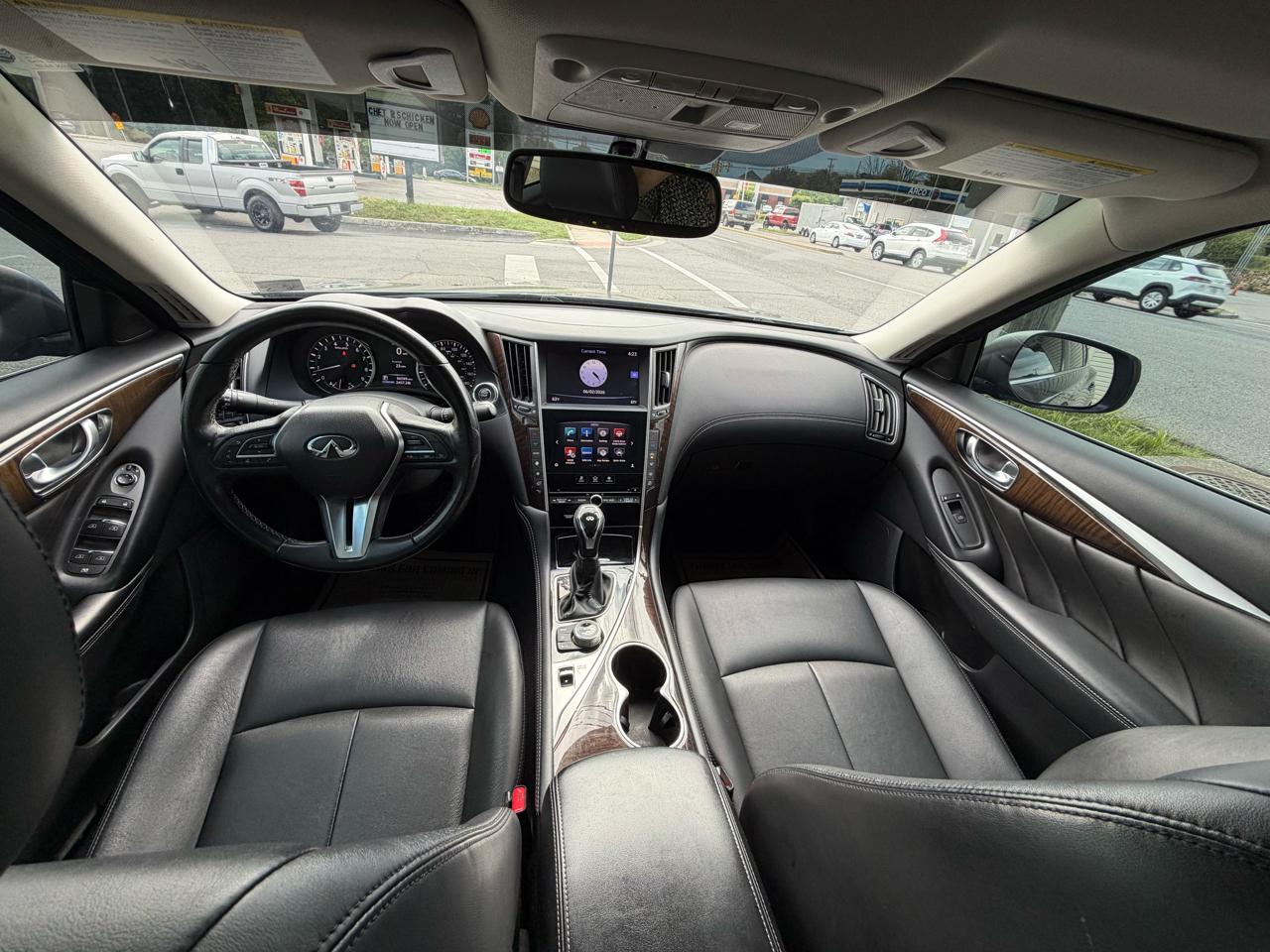 Infiniti Q50 3.0t LUXE RWD 2018