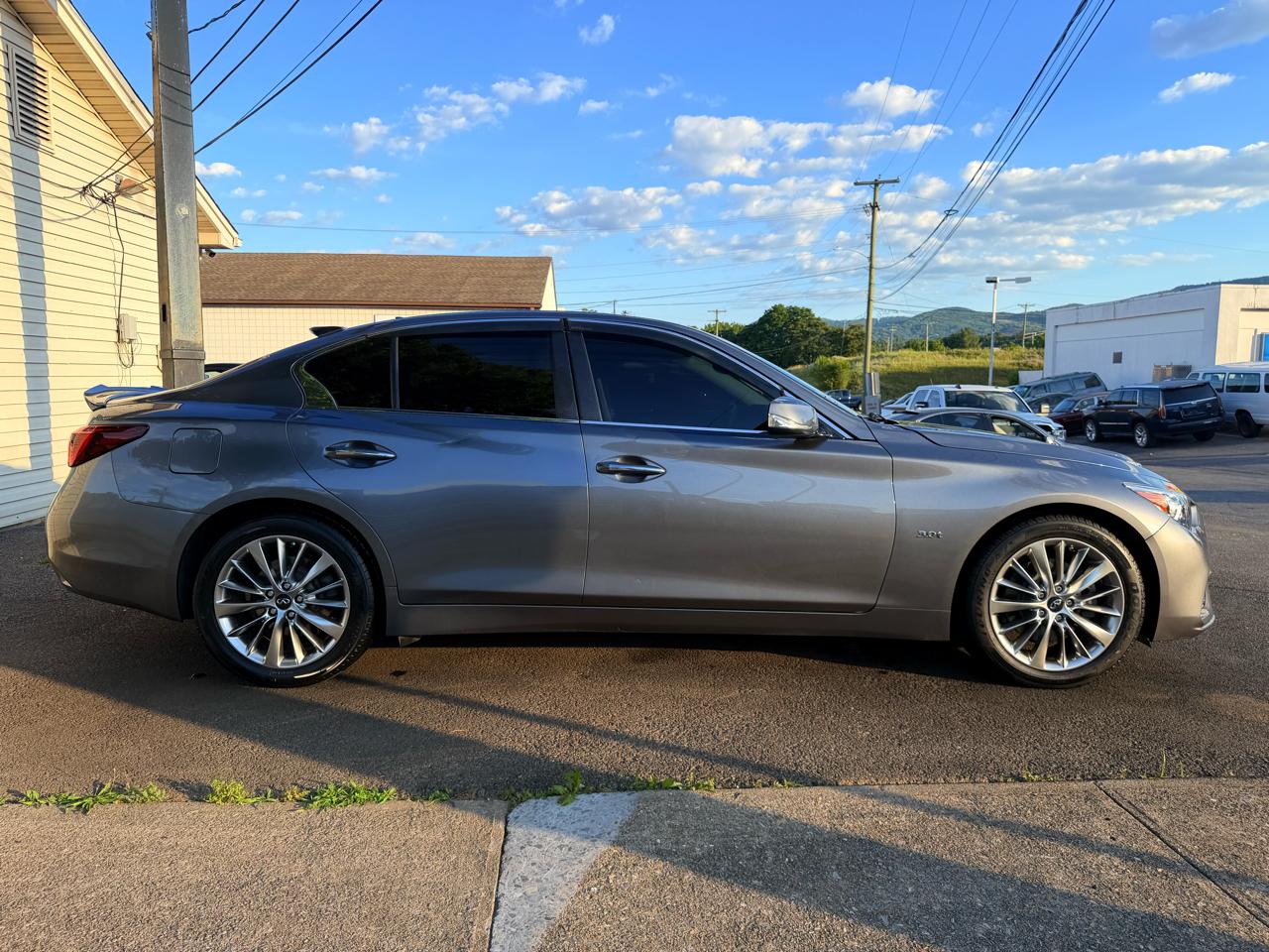Infiniti Q50 3.0t LUXE AWD 2019
