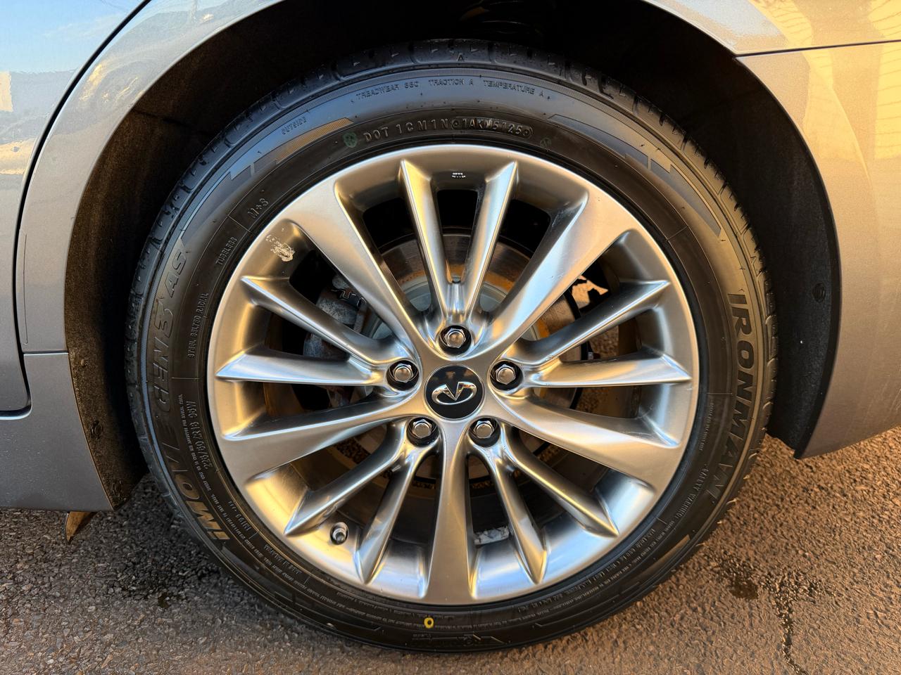 Infiniti Q50 3.0t LUXE AWD 2019