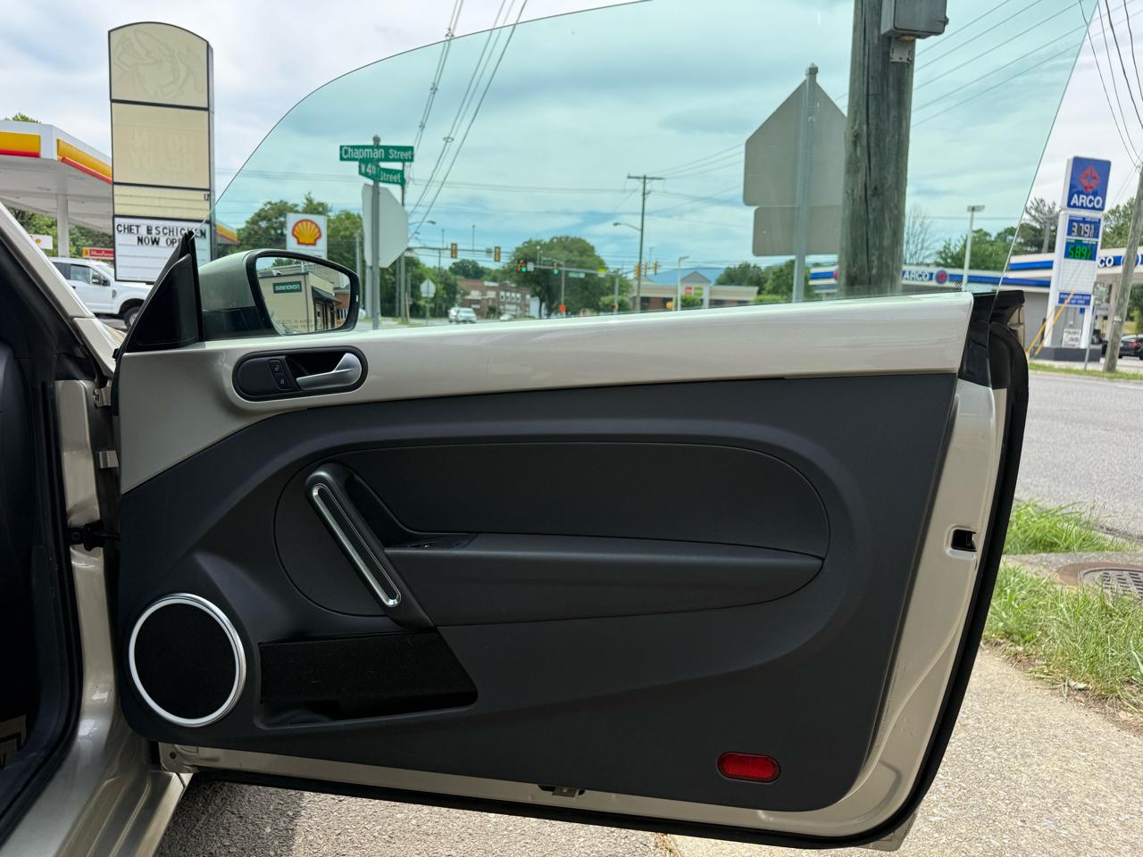 Volkswagen Beetle Coupe 2dr Man 2.5L Fender Edition PZEV 2013