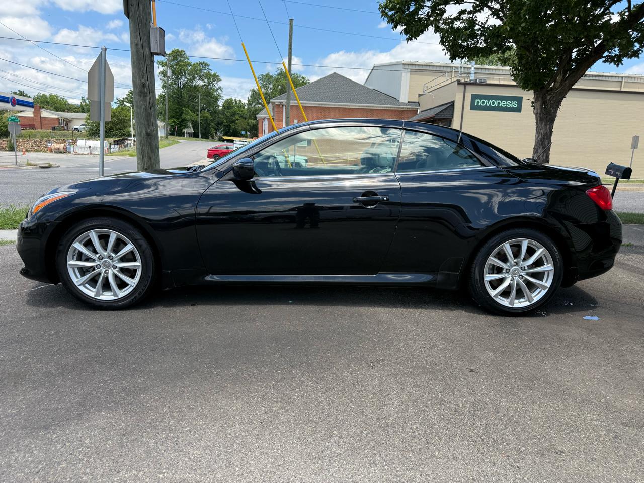 Infiniti Q60 Convertible 2dr 2014