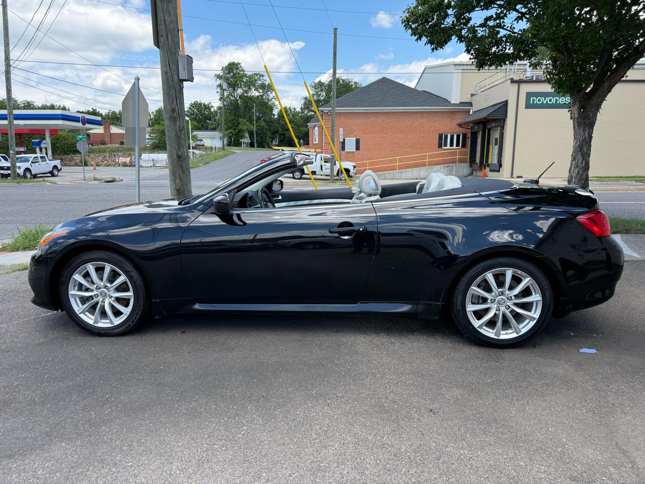 Infiniti Q60 Convertible 2dr 2014
