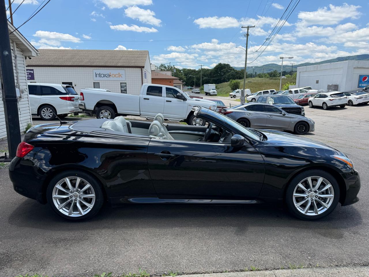 Infiniti Q60 Convertible 2dr 2014