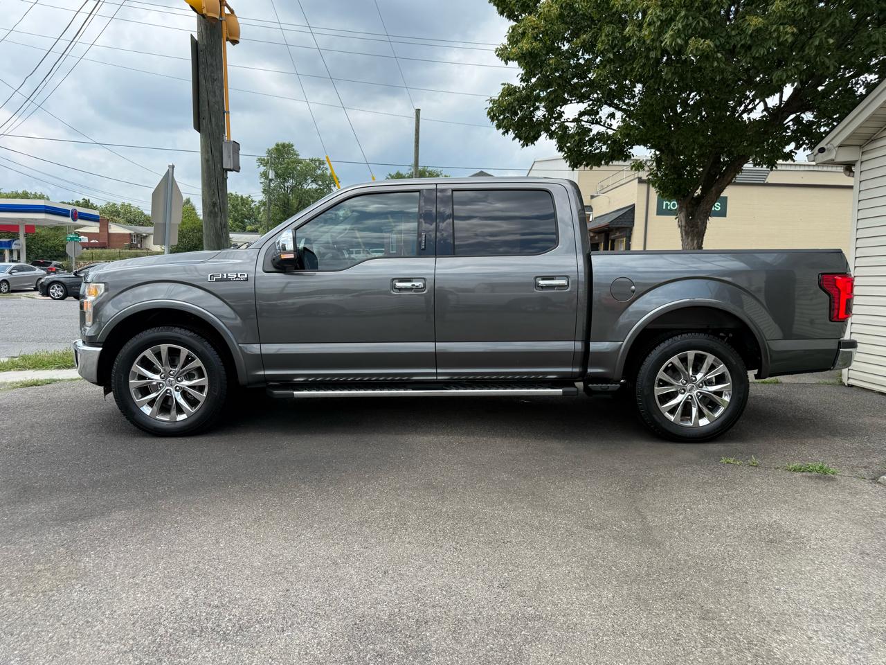 Ford F-150 SuperCrew Crew Cab 139" Lariat 2015