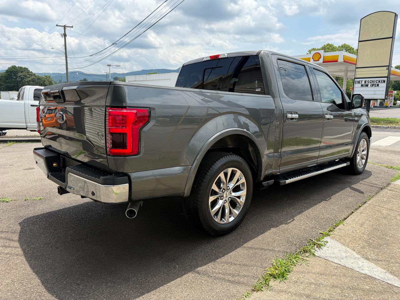 Ford F-150 SuperCrew Crew Cab 139" Lariat 2015