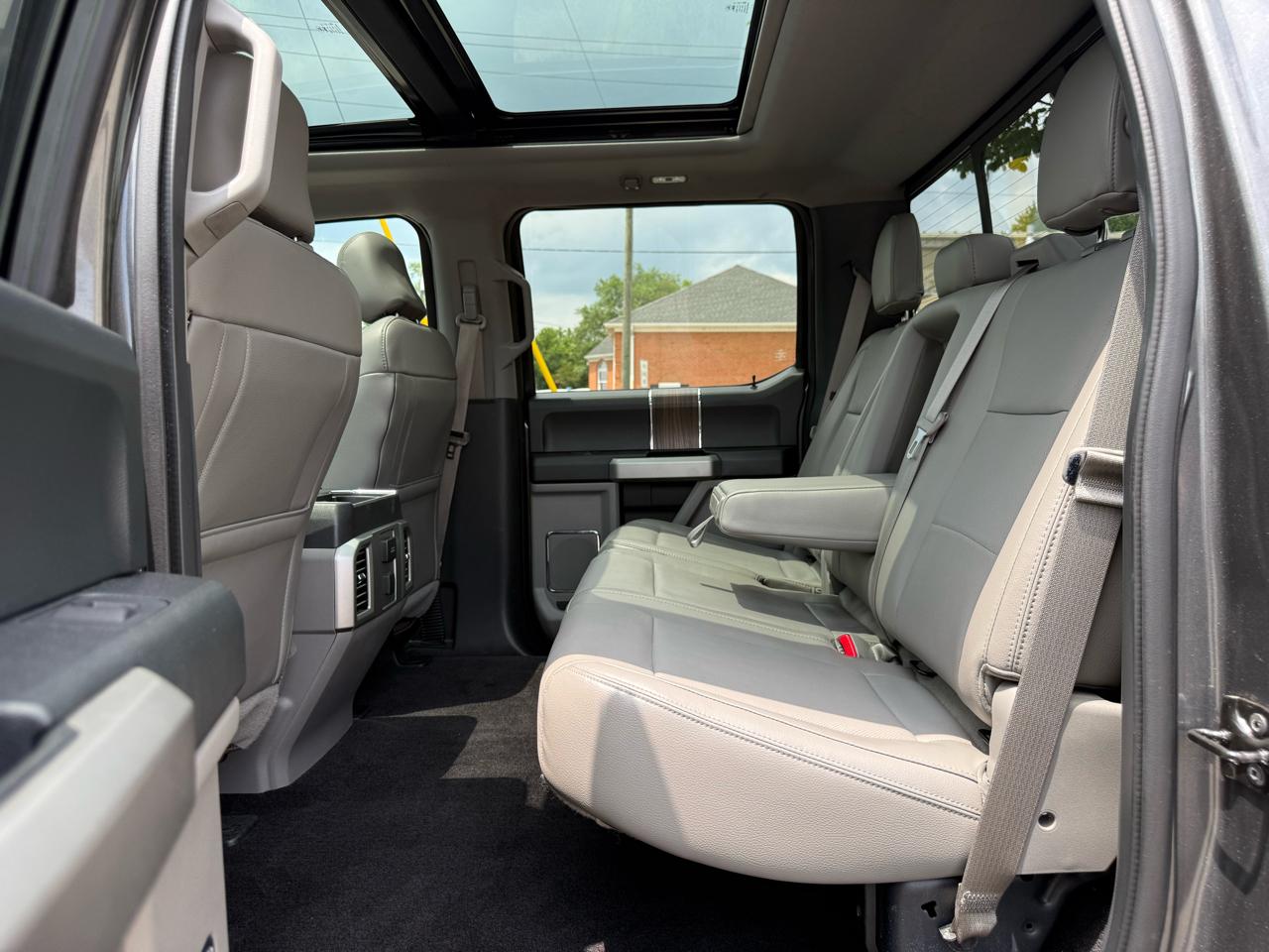 Ford F-150 SuperCrew Crew Cab 139" Lariat 2015