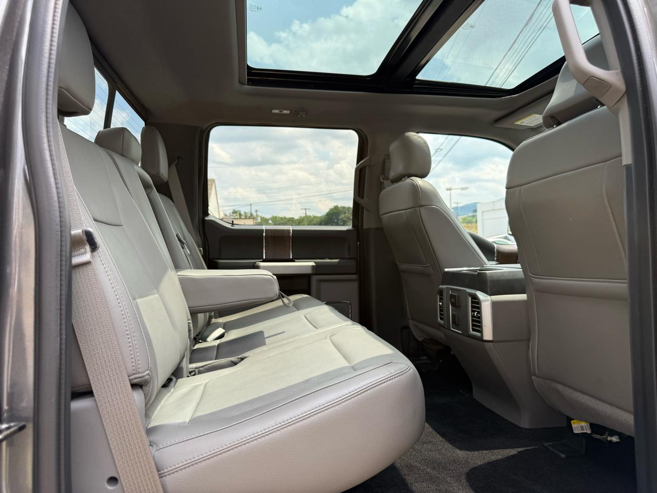 Ford F-150 SuperCrew Crew Cab 139" Lariat 2015