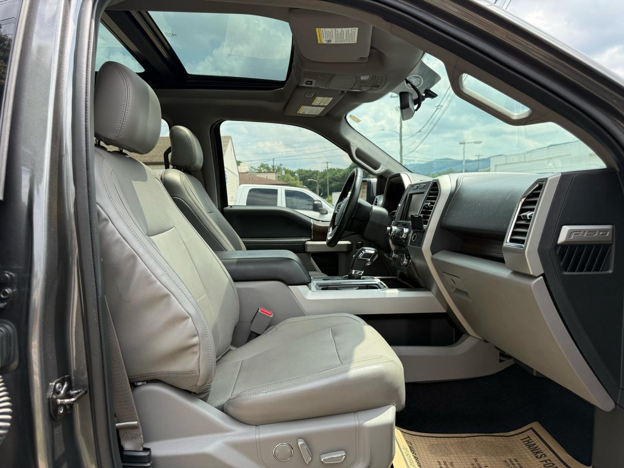 Ford F-150 SuperCrew Crew Cab 139" Lariat 2015
