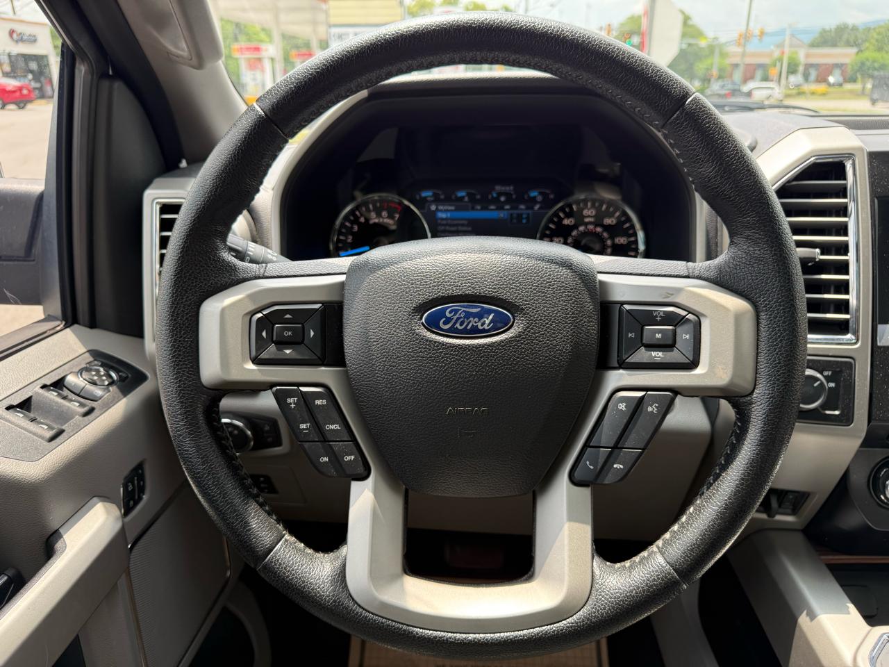 Ford F-150 SuperCrew Crew Cab 139" Lariat 2015