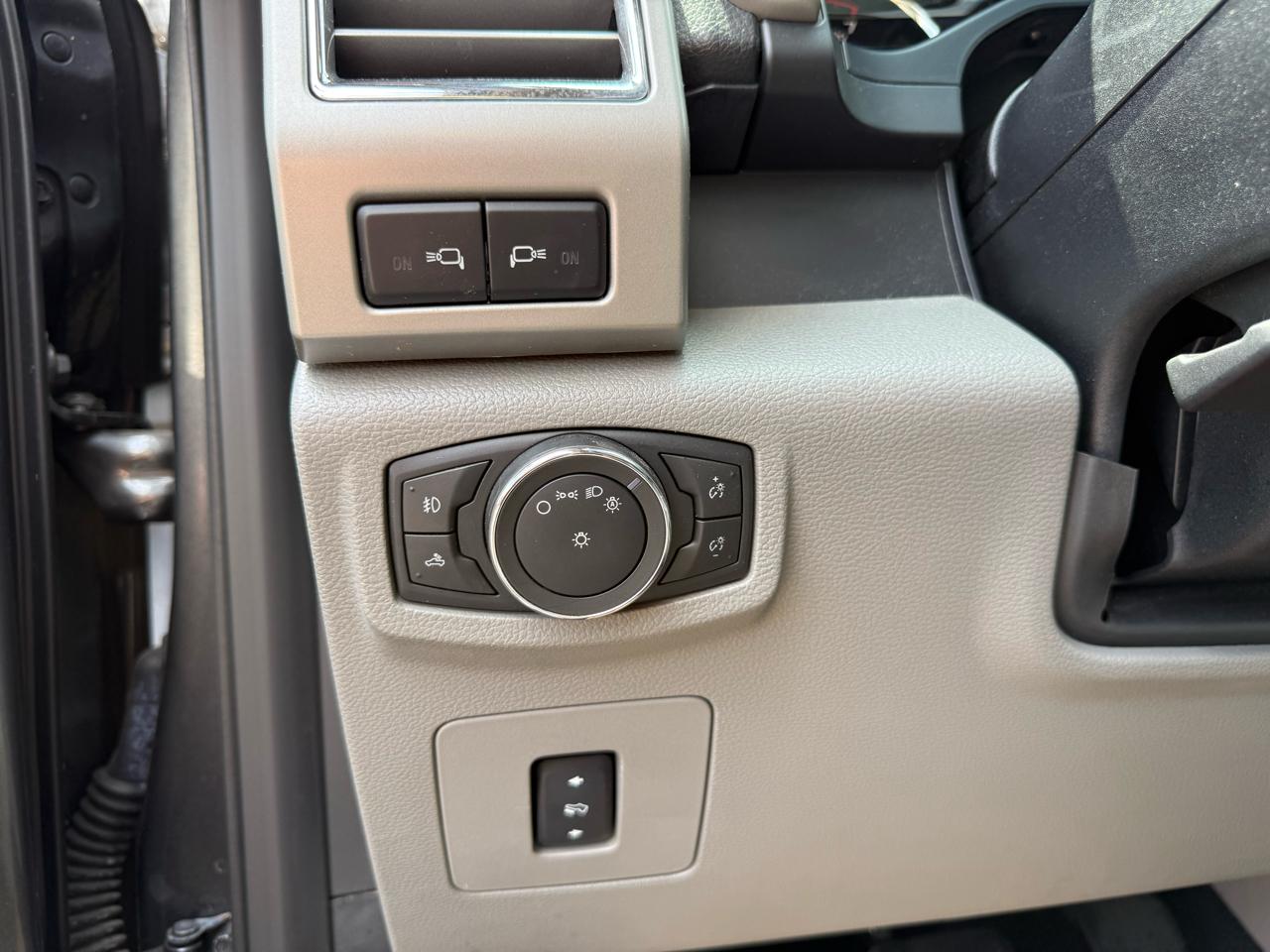 Ford F-150 SuperCrew Crew Cab 139" Lariat 2015