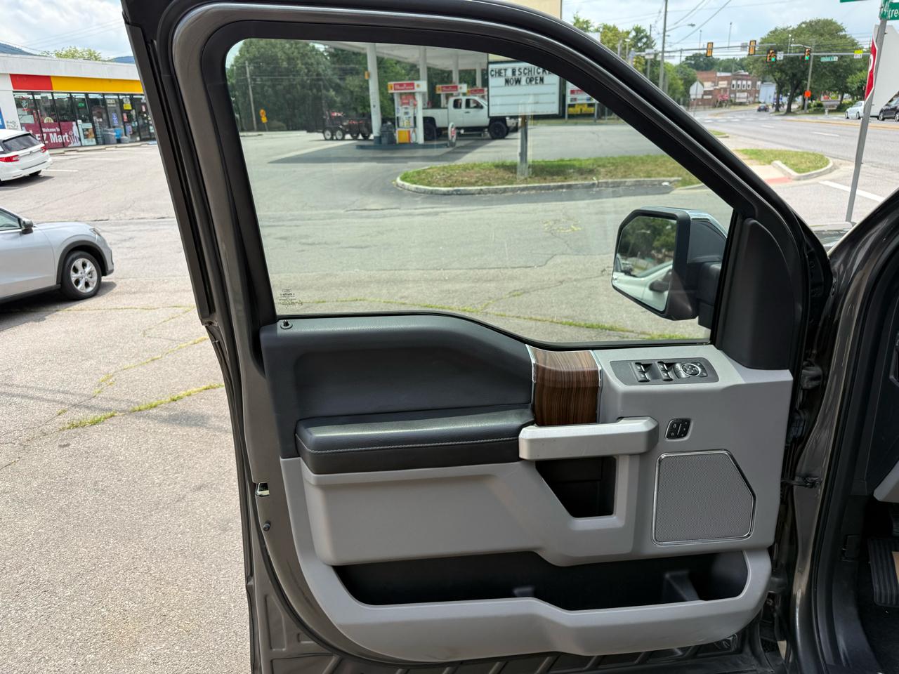 Ford F-150 SuperCrew Crew Cab 139" Lariat 2015