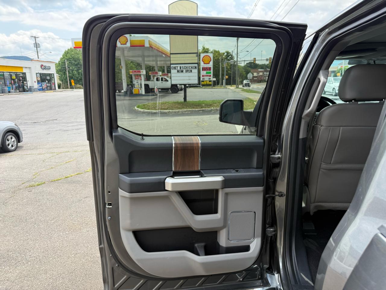 Ford F-150 SuperCrew Crew Cab 139" Lariat 2015