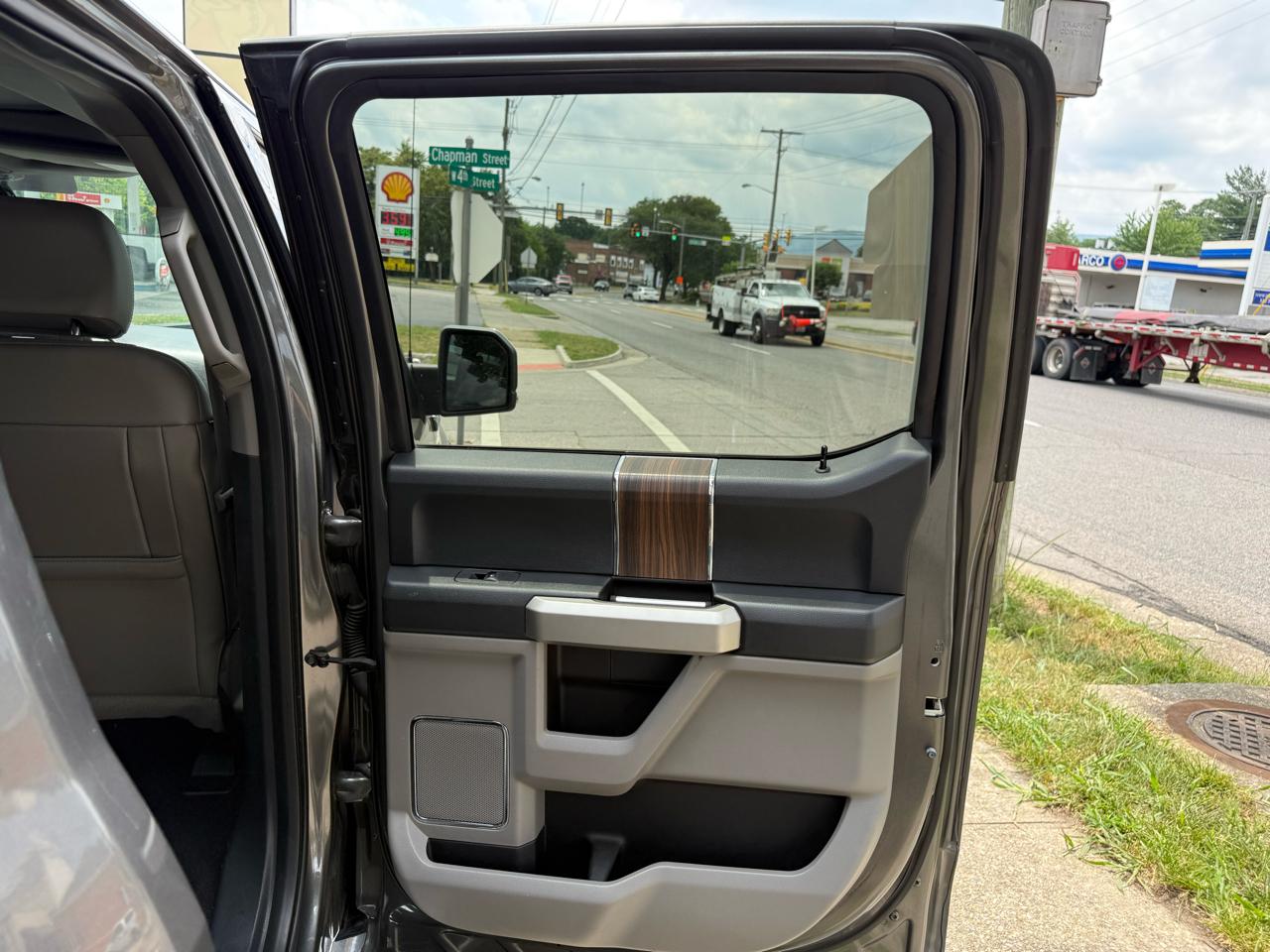 Ford F-150 SuperCrew Crew Cab 139" Lariat 2015