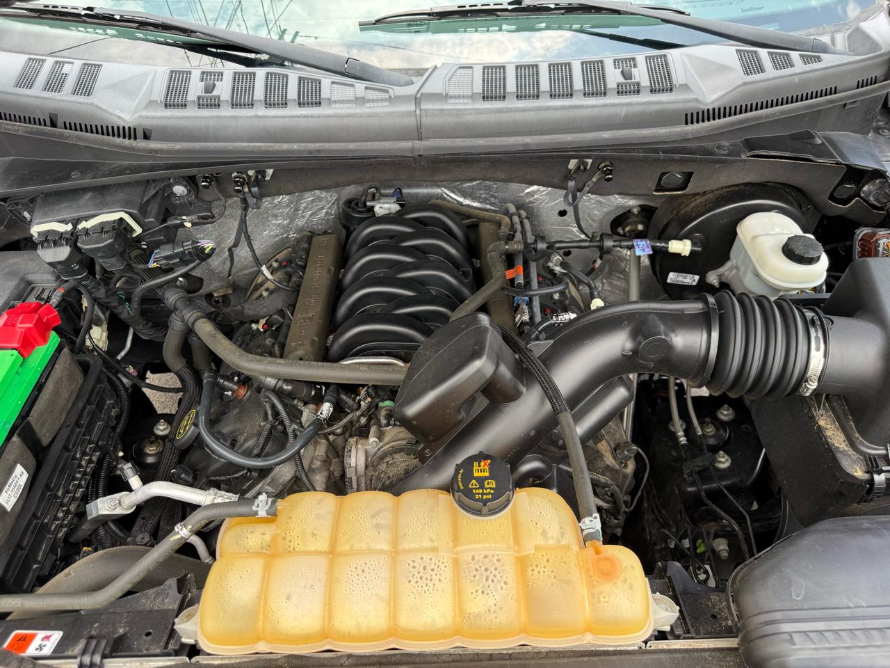 Ford F-150 SuperCrew Crew Cab 139" Lariat 2015