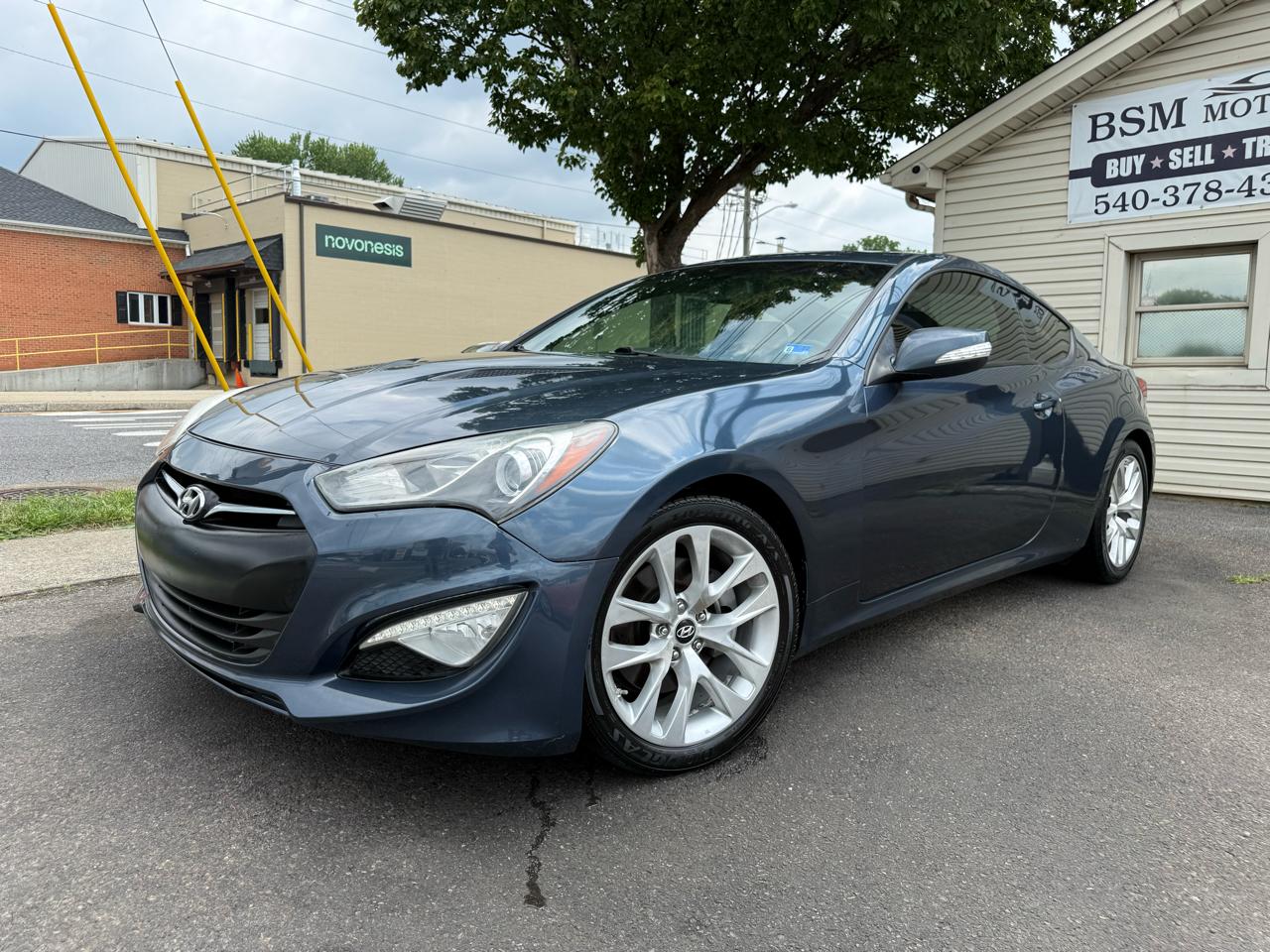 Hyundai Genesis Coupe 2dr 3.8L Auto Track 2013