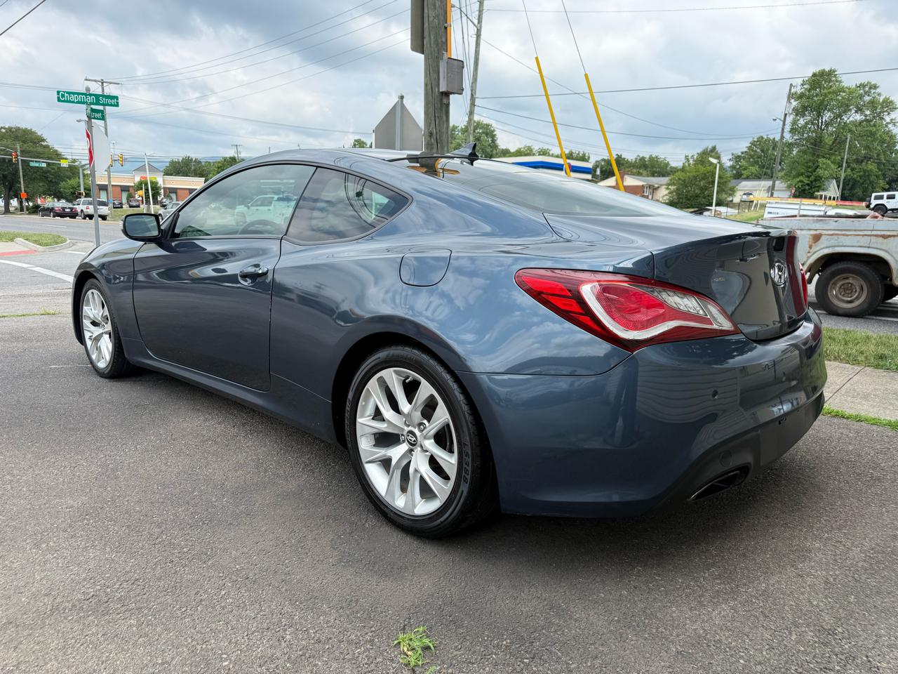 Hyundai Genesis Coupe 2dr 3.8L Auto Track 2013