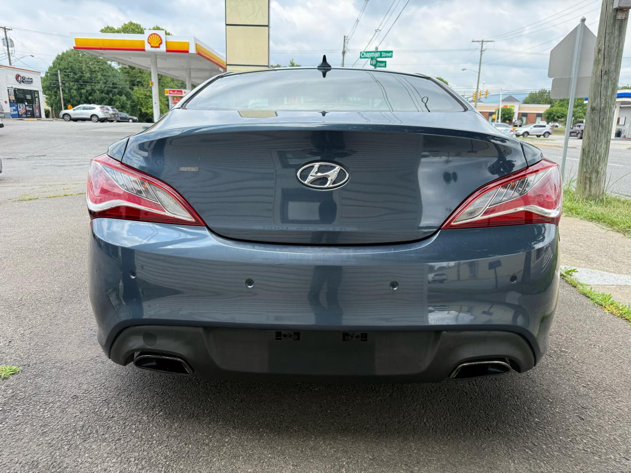 Hyundai Genesis Coupe 2dr 3.8L Auto Track 2013