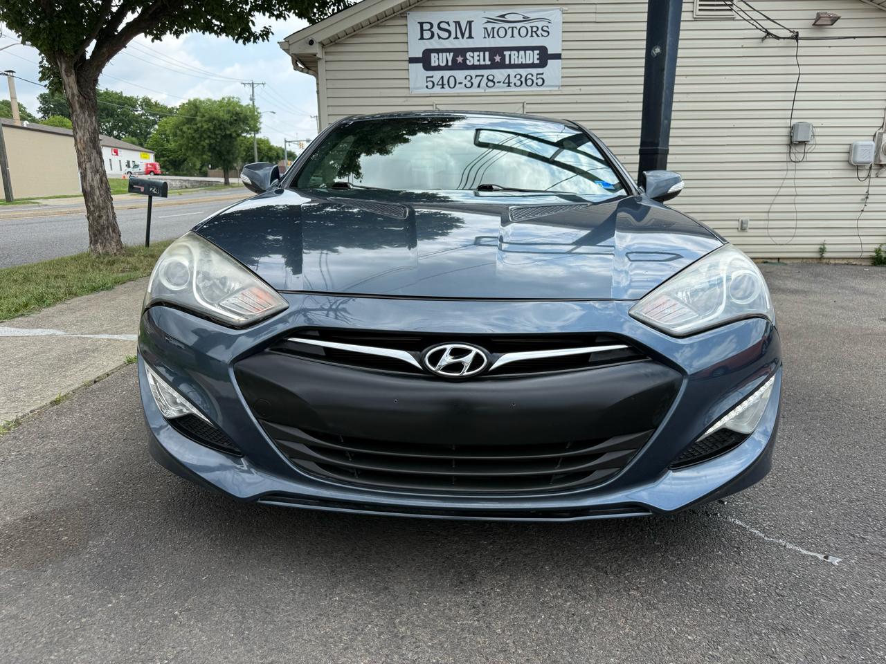 Hyundai Genesis Coupe 2dr 3.8L Auto Track 2013