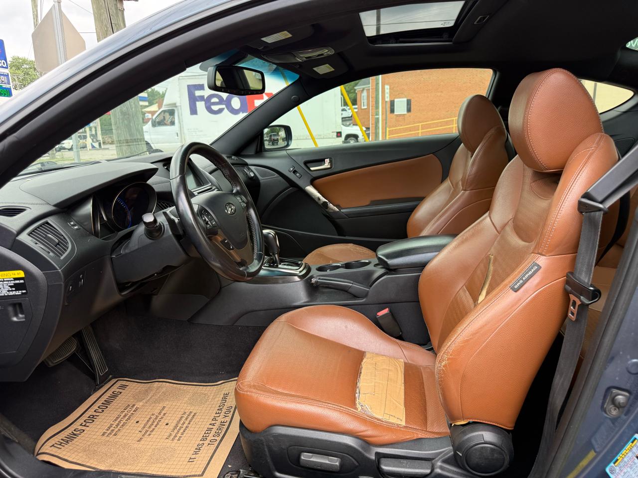 Hyundai Genesis Coupe 2dr 3.8L Auto Track 2013