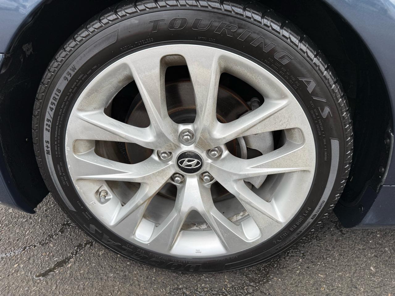 Hyundai Genesis Coupe 2dr 3.8L Auto Track 2013