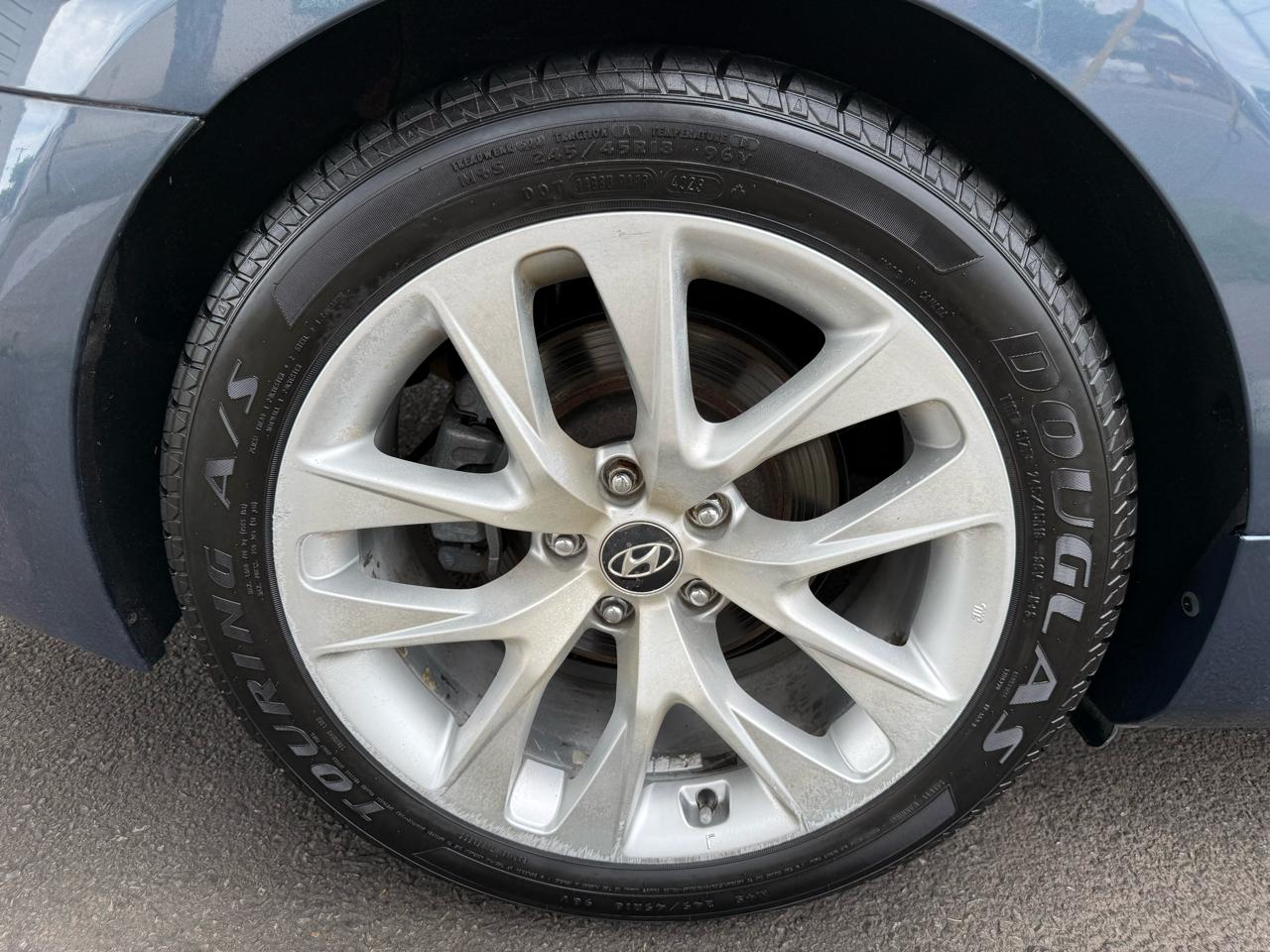 Hyundai Genesis Coupe 2dr 3.8L Auto Track 2013