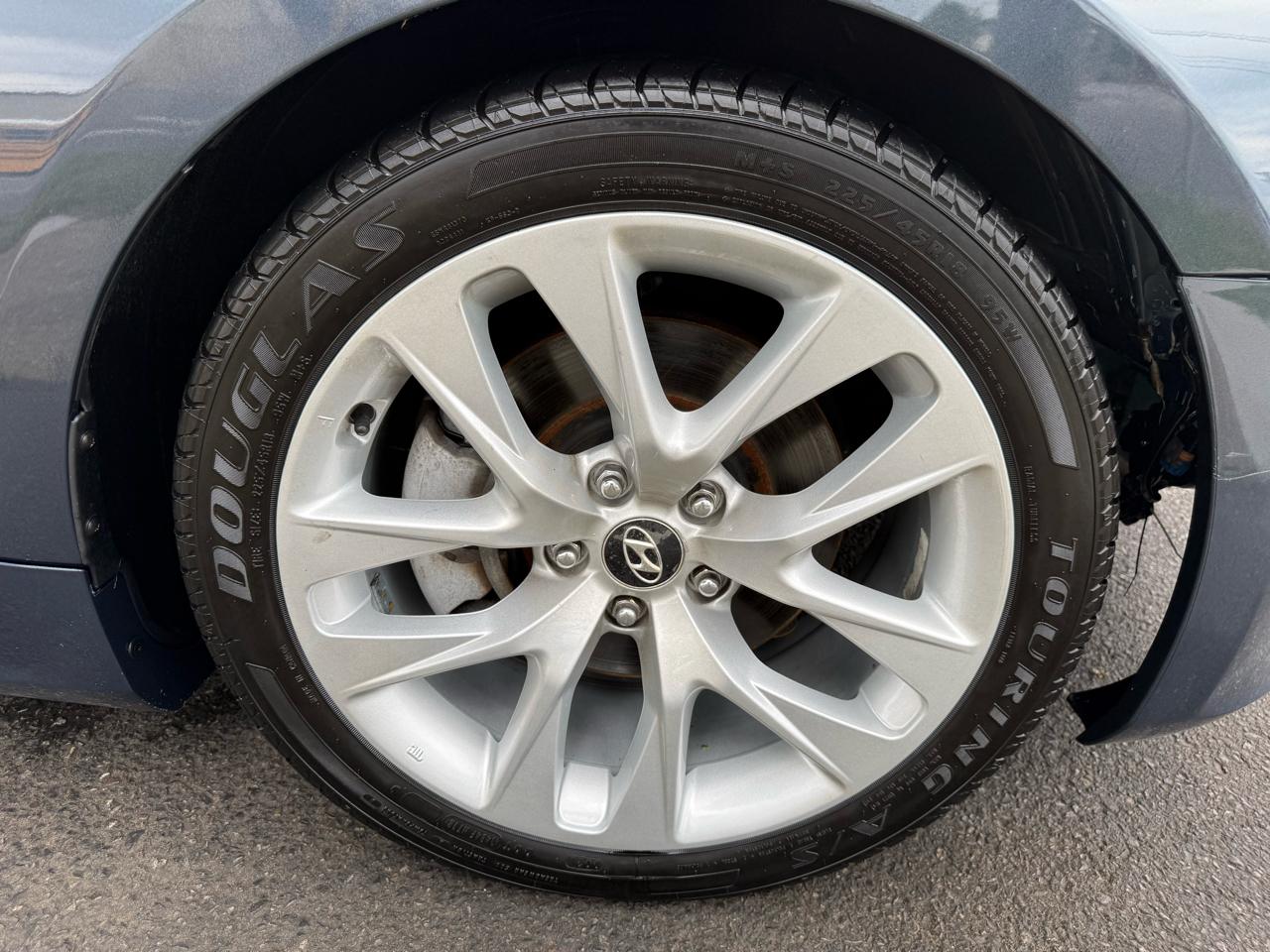 Hyundai Genesis Coupe 2dr 3.8L Auto Track 2013