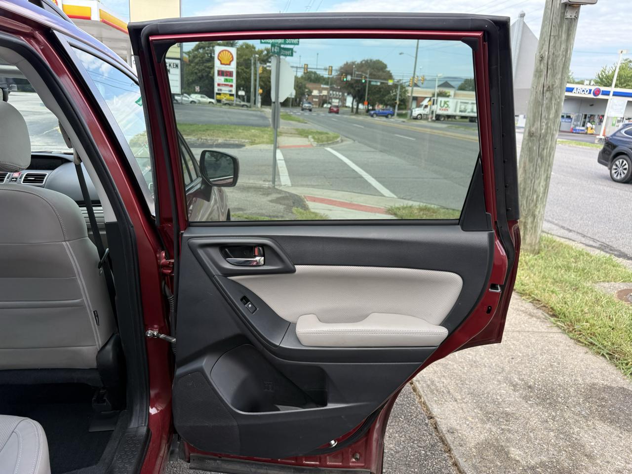 Subaru Forester 2.5i Limited w/EyeSight Pkg 2018