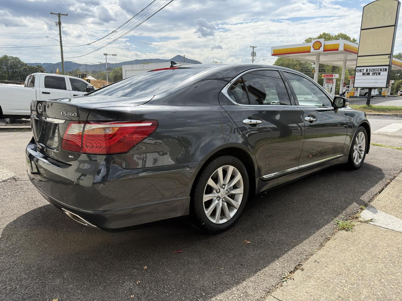 Lexus LS 460 Luxury Sedan 2011