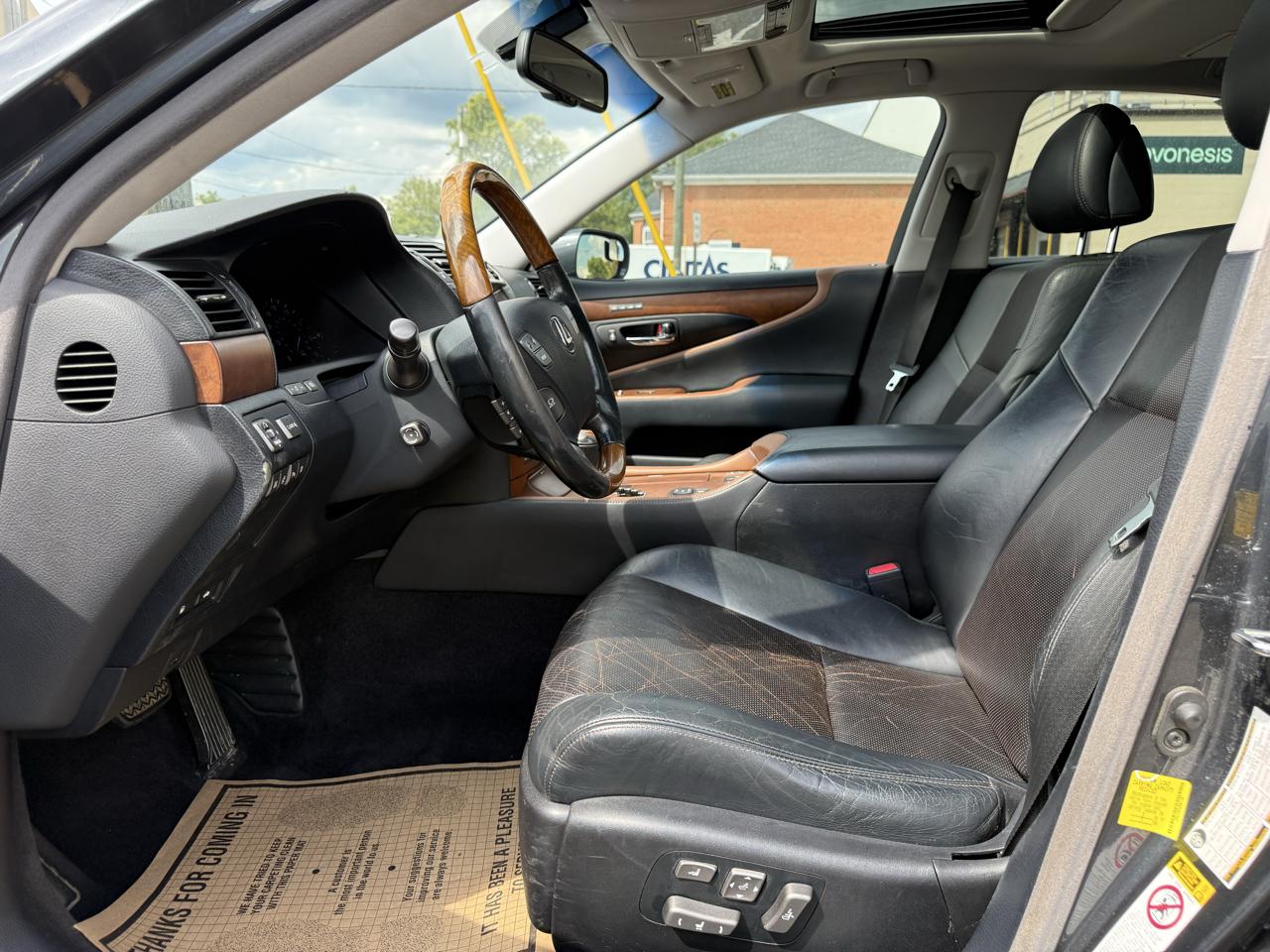 Lexus LS 460 Luxury Sedan 2011
