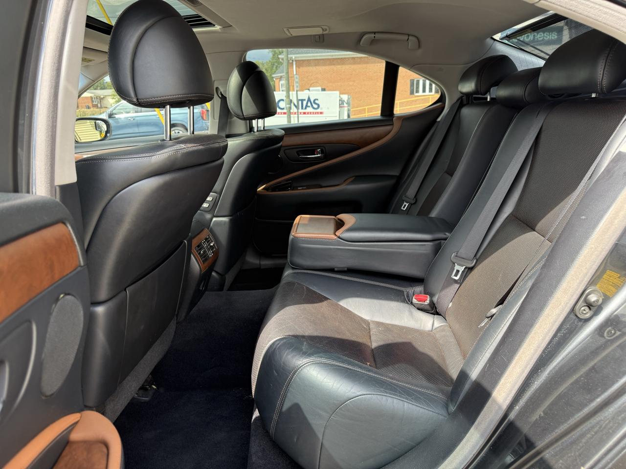 Lexus LS 460 Luxury Sedan 2011
