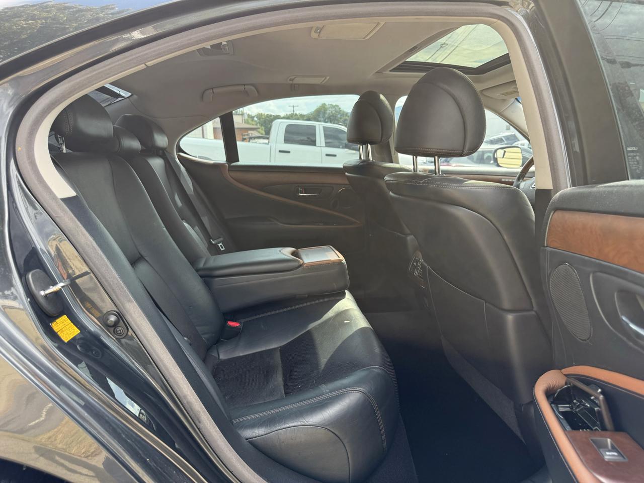 Lexus LS 460 Luxury Sedan 2011