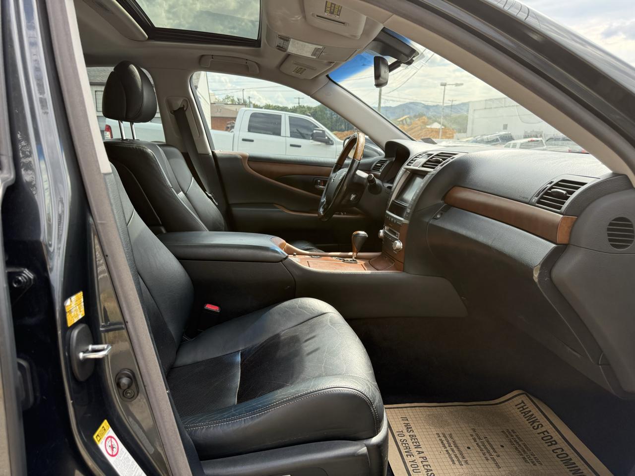 Lexus LS 460 Luxury Sedan 2011