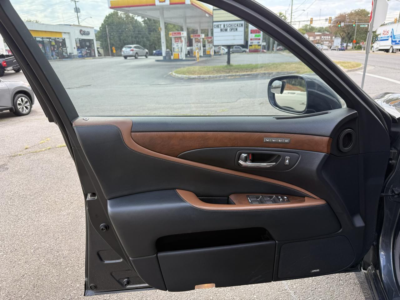 Lexus LS 460 Luxury Sedan 2011