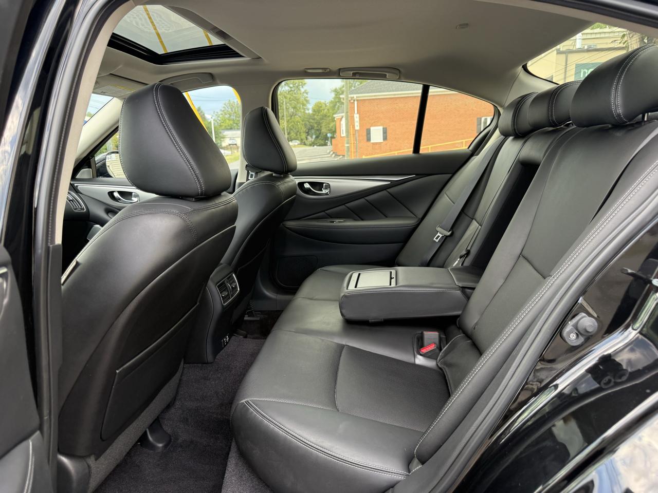 Infiniti Q50 3.0t LUXE 2024