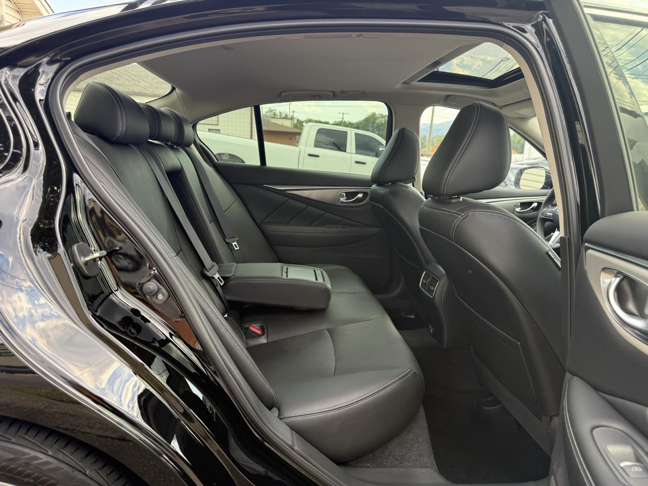 Infiniti Q50 3.0t LUXE 2024