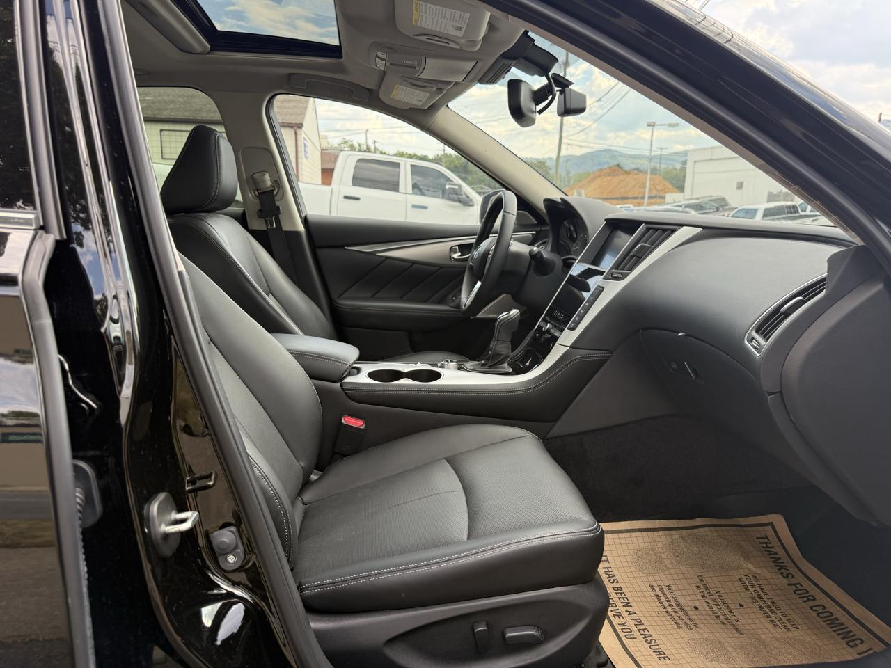 Infiniti Q50 3.0t LUXE 2024