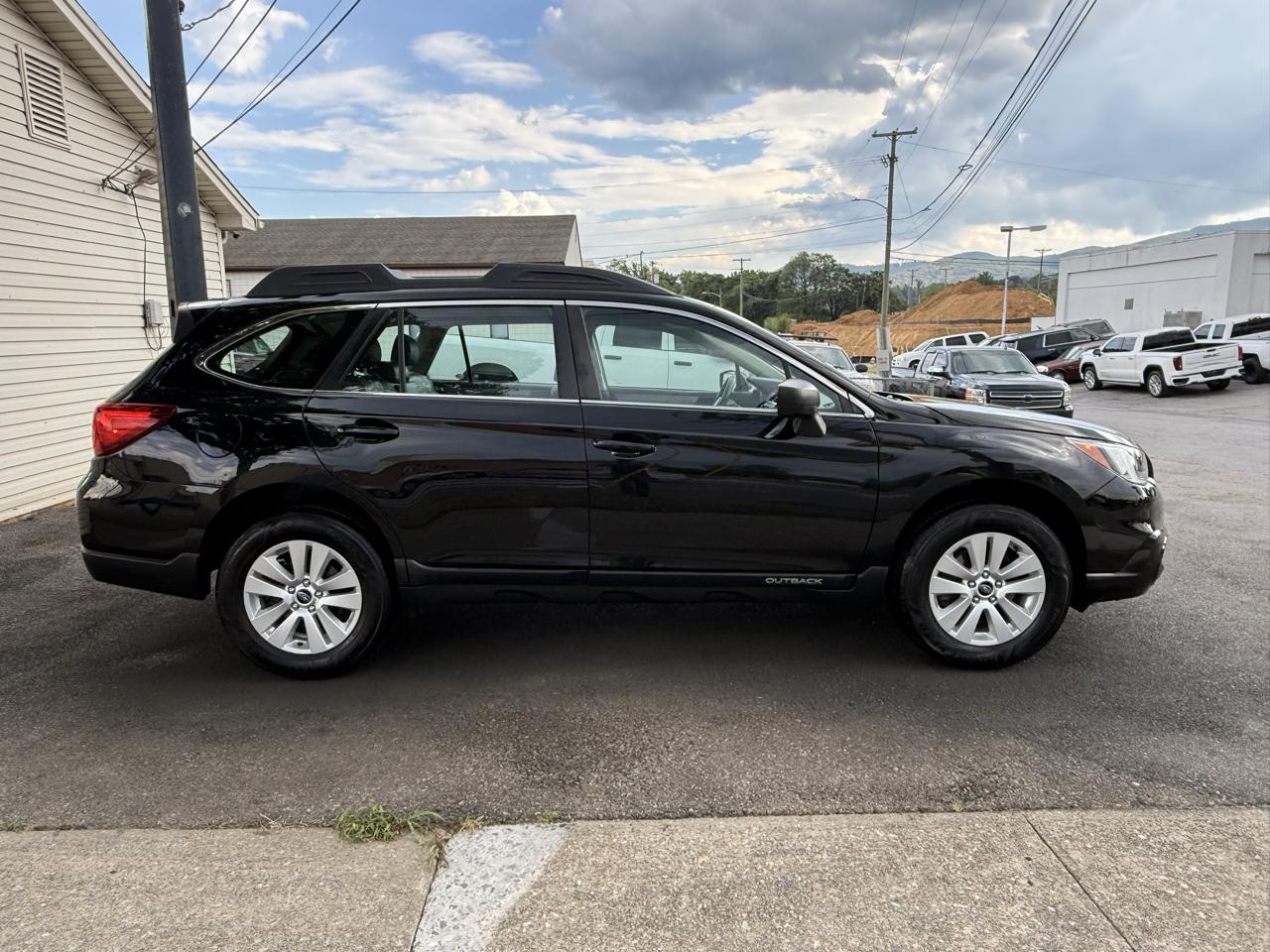 Subaru Outback 2.5i Basic Wagon 2017