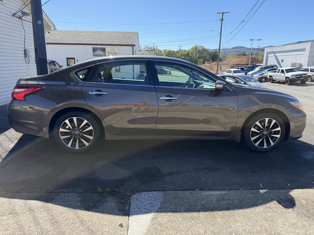 Nissan Altima SV FWD 2016
