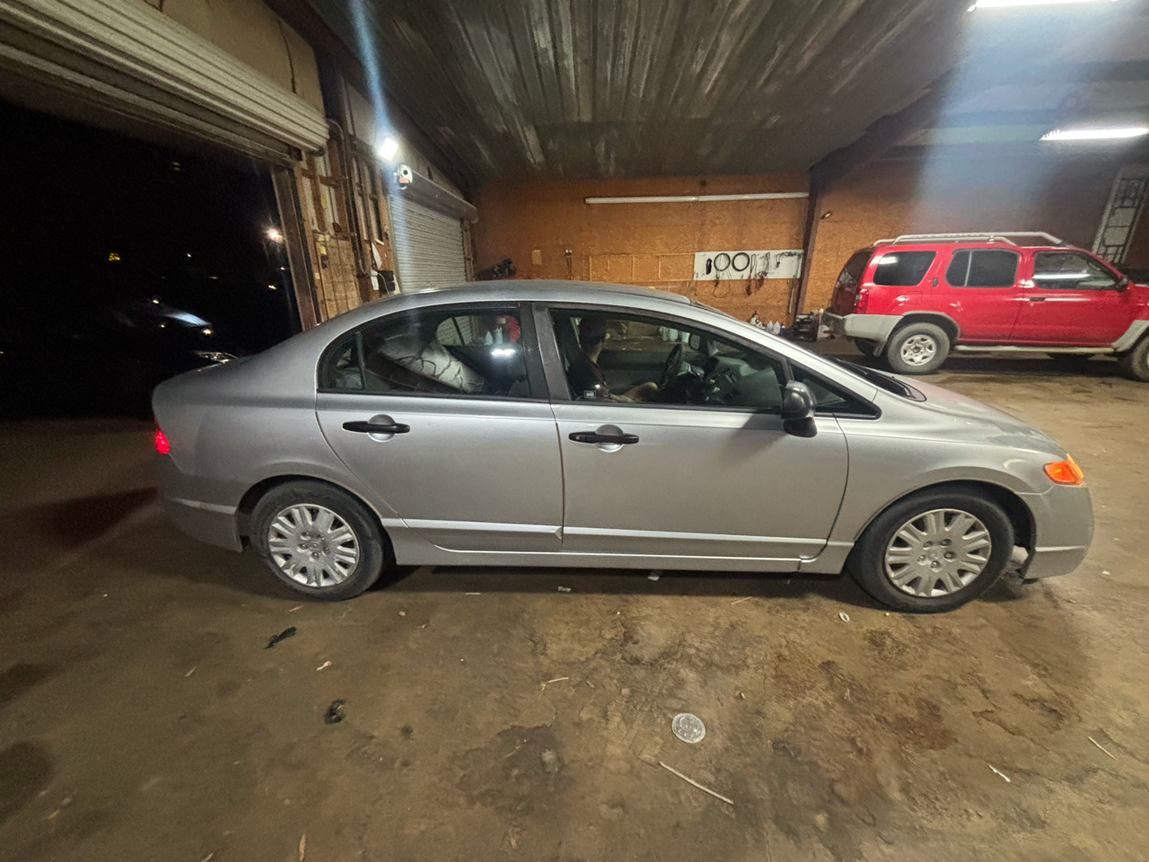 Honda Civic DX-VP Sedan 5-Speed AT 2010 Honda Civic DX-VP Sedan 5-Speed AT 2010