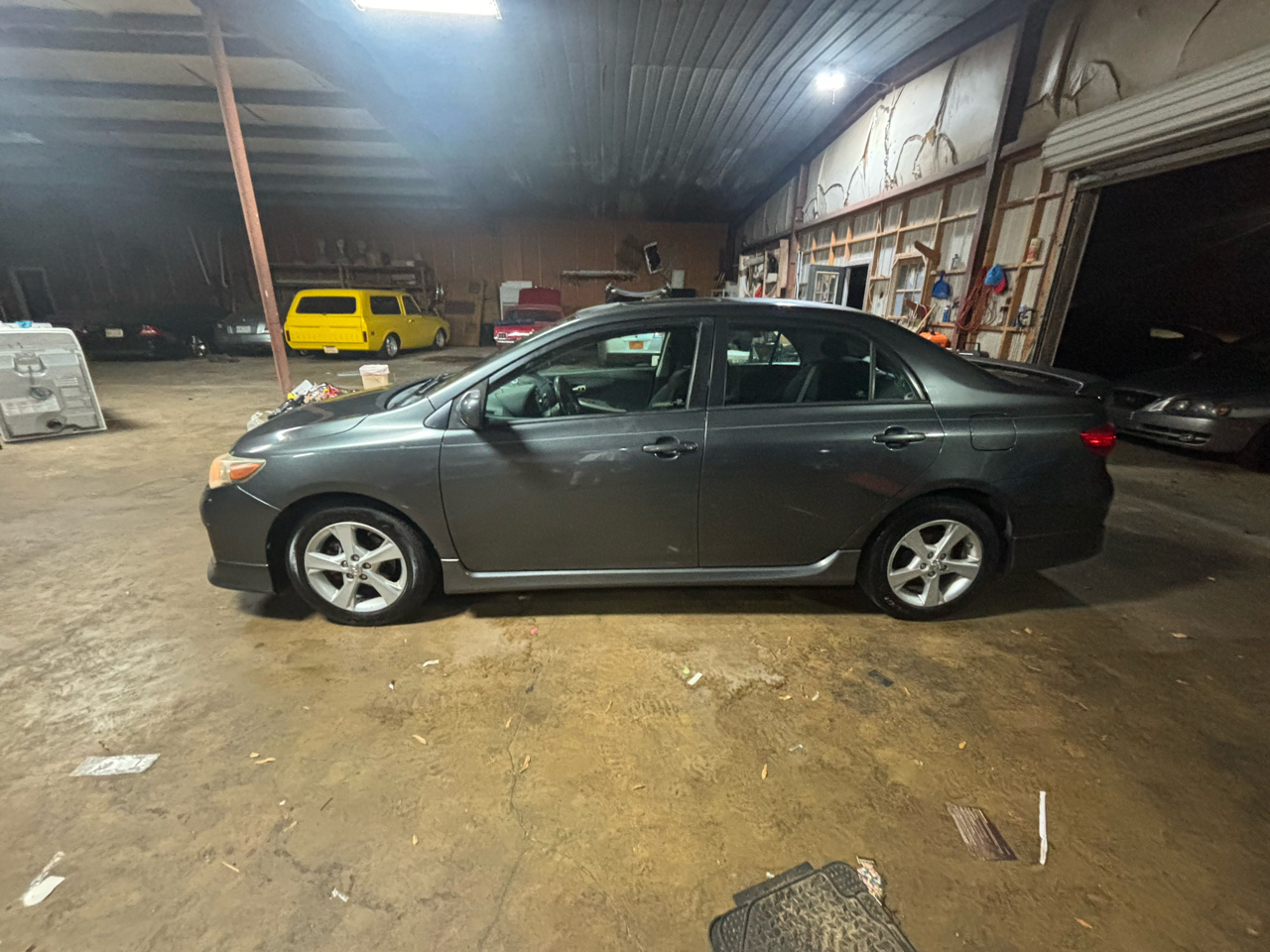 2011 Toyota Corolla 4dr Sdn Man L (Natl)